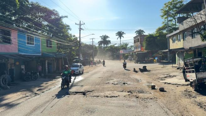 pavimentación vía a El Salado.