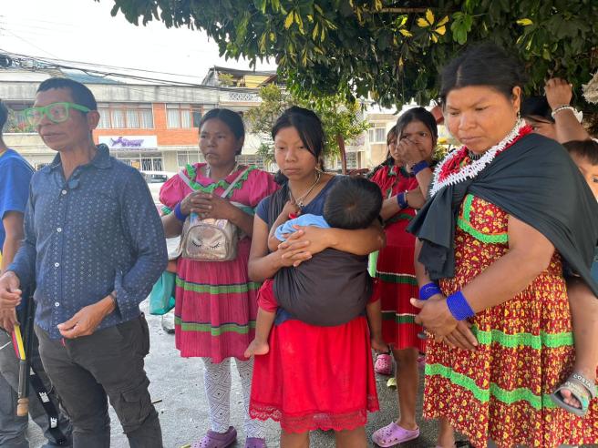 indígenas emberá abandonados en Ibagué. 