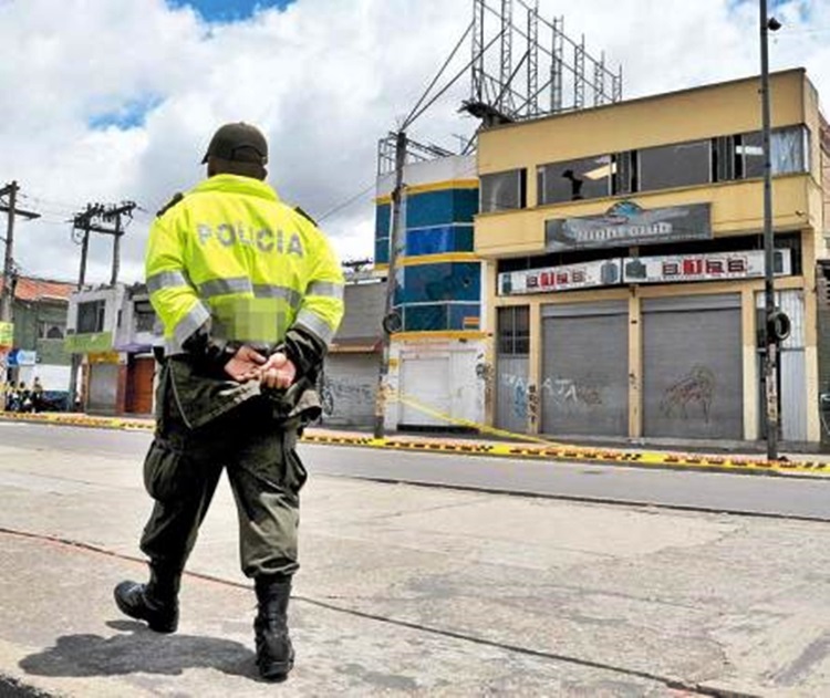 Resultado de imagen para policÃa de espalda