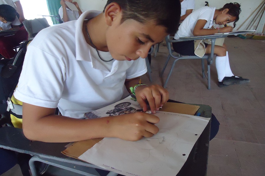 Jóvenes estudiando Tolima full HD