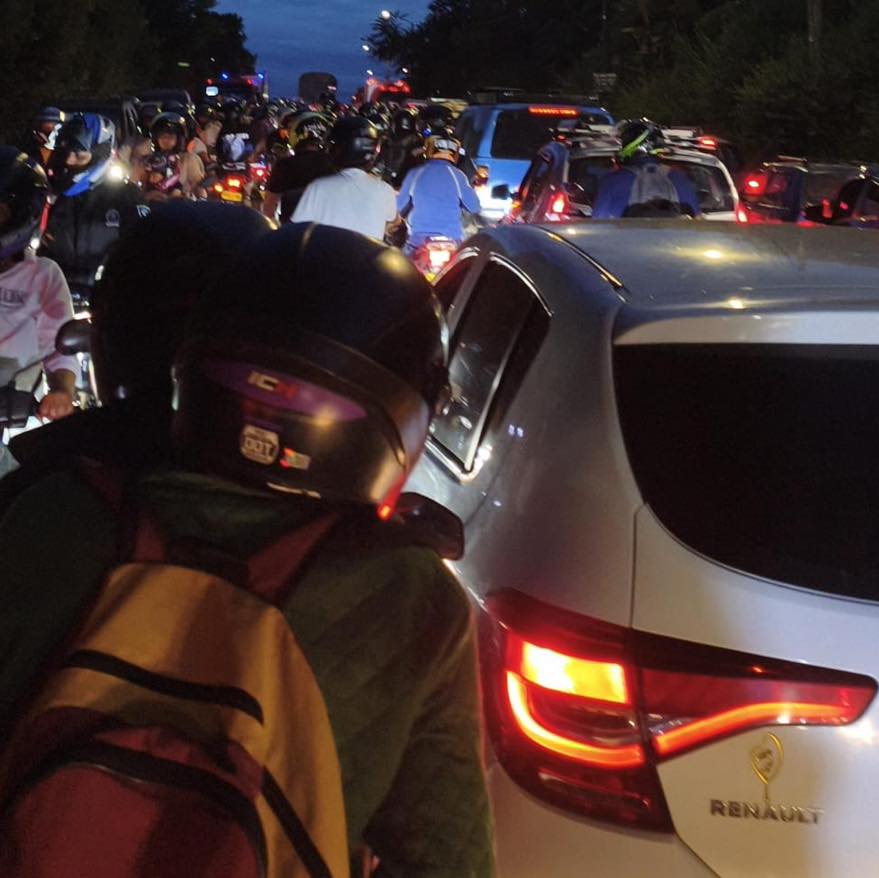 Caos vehicular en Santa Ana