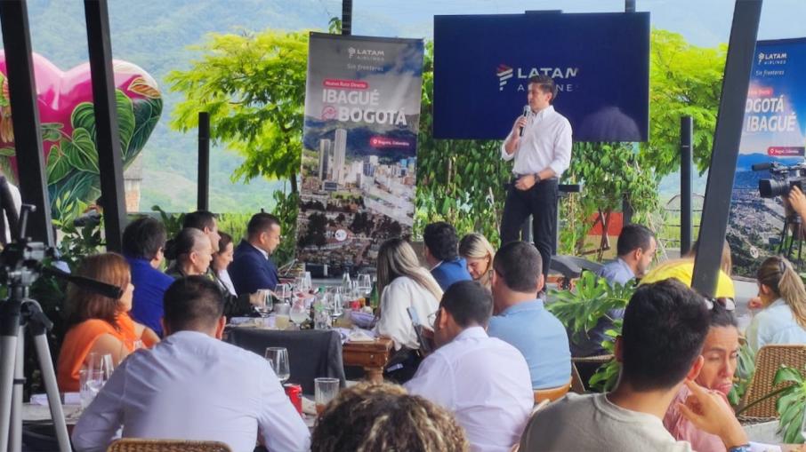 Vuelo inaugural de LATAM a Ibagué - almuerzo de celebración