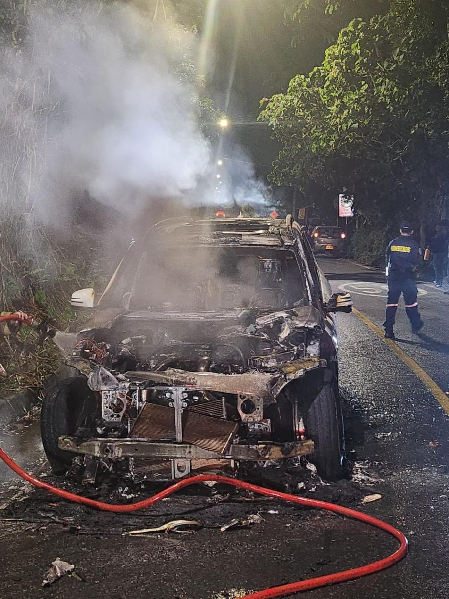 Camioneta incinerada