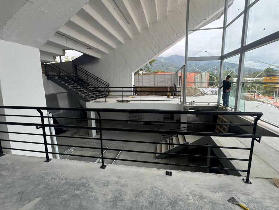 Así es una de las nuevas escaleras de la parte exterior que tendrá el coliseo mayor Enrique Triana Castilla