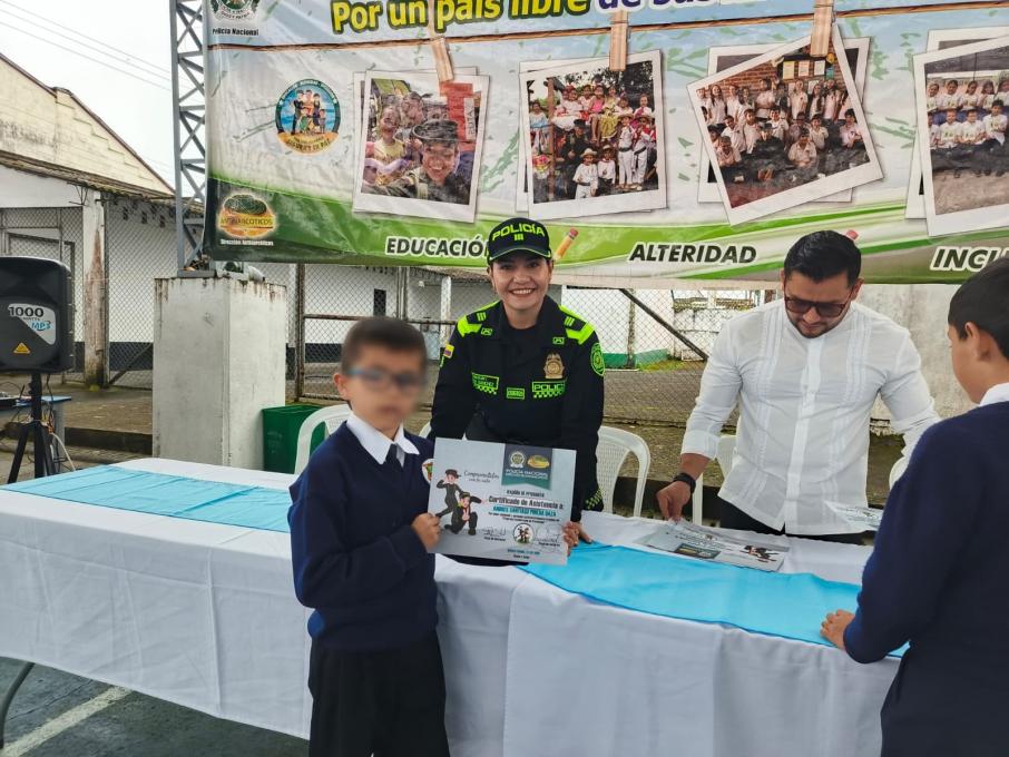 Los estudiantes de Herveo recibieron formación antidrogas de la Policía Nacional