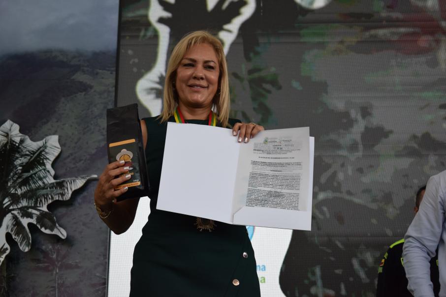 Directora de Cortolima, Olga Lucía Alfonso, la orden Manuel Murillo Toro en el grado de Caballero en Chaparral