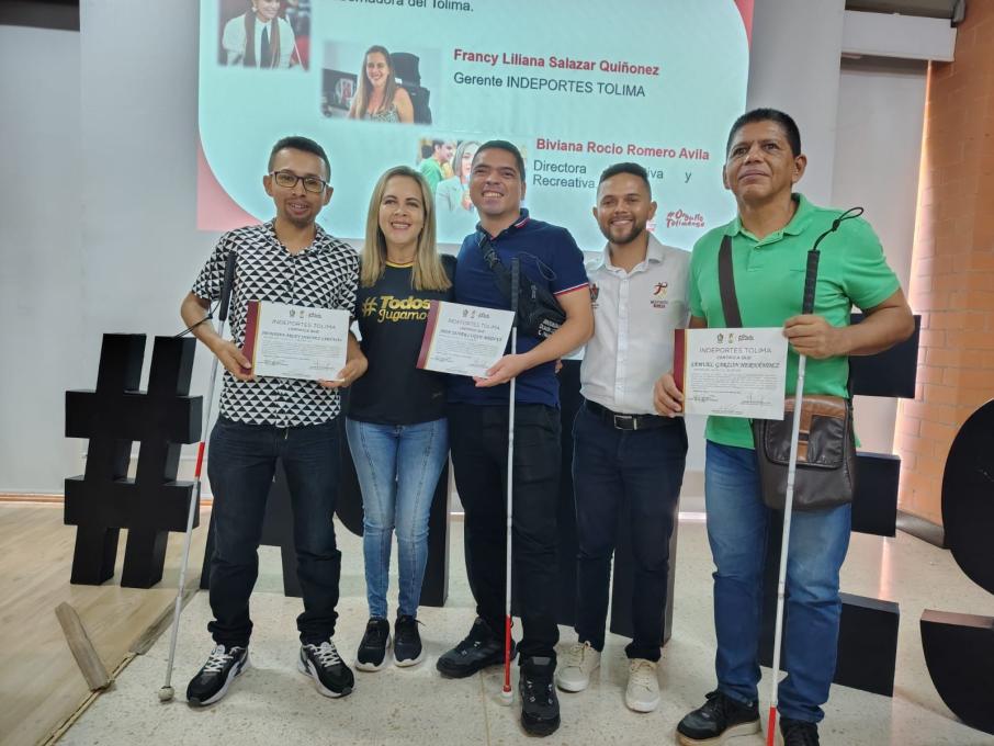 Personas con discapacidad se graduaron en Legislación Deportiva