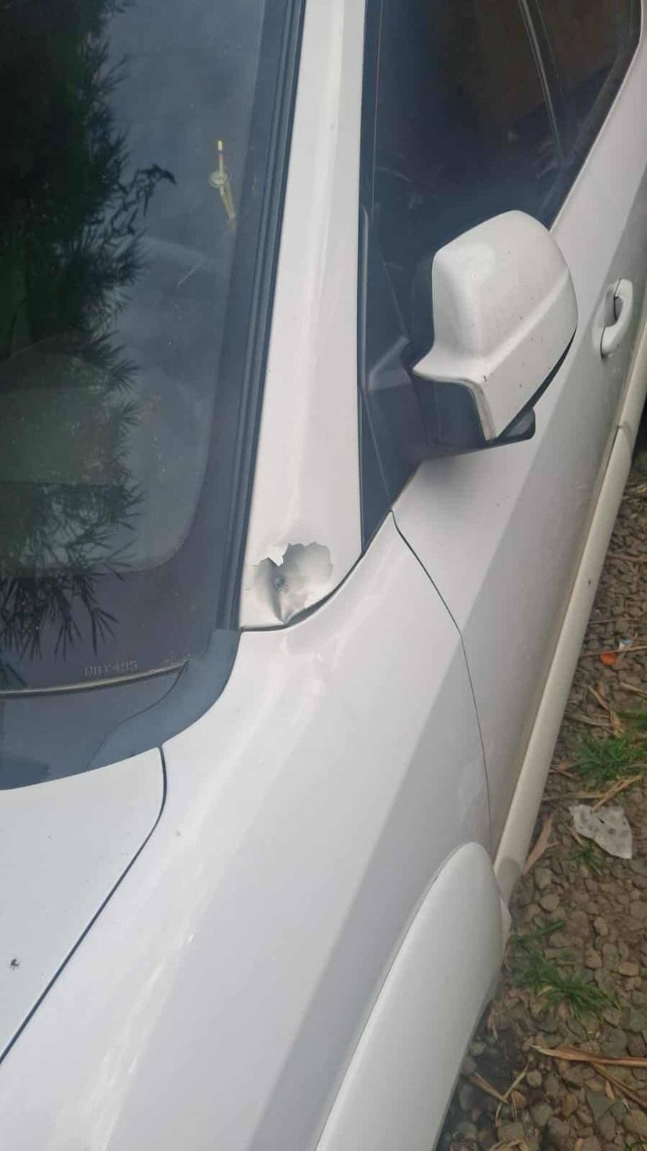 Impacto de bala  vehículo en la vía que conduce de Olaya a Chaparral en el Tolima