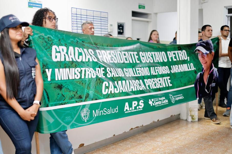 Pancartas de recibimiento en el hospital de Cajamarca.