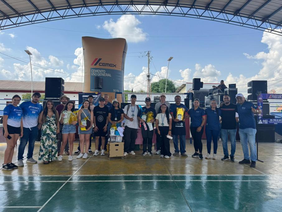 Premiación de la carrera atlética de Cemex en Payandé