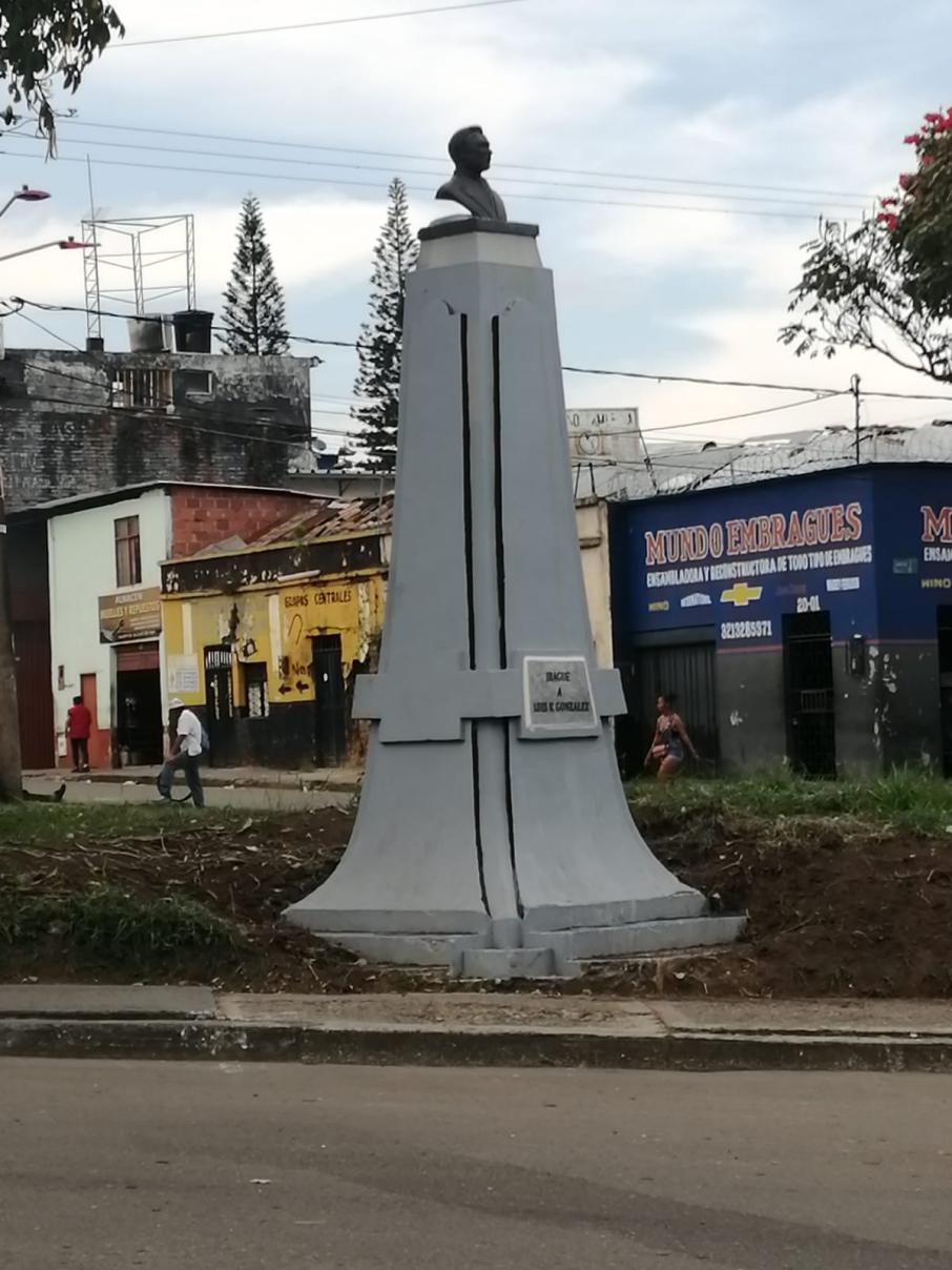 estatua de luis v gonzalez