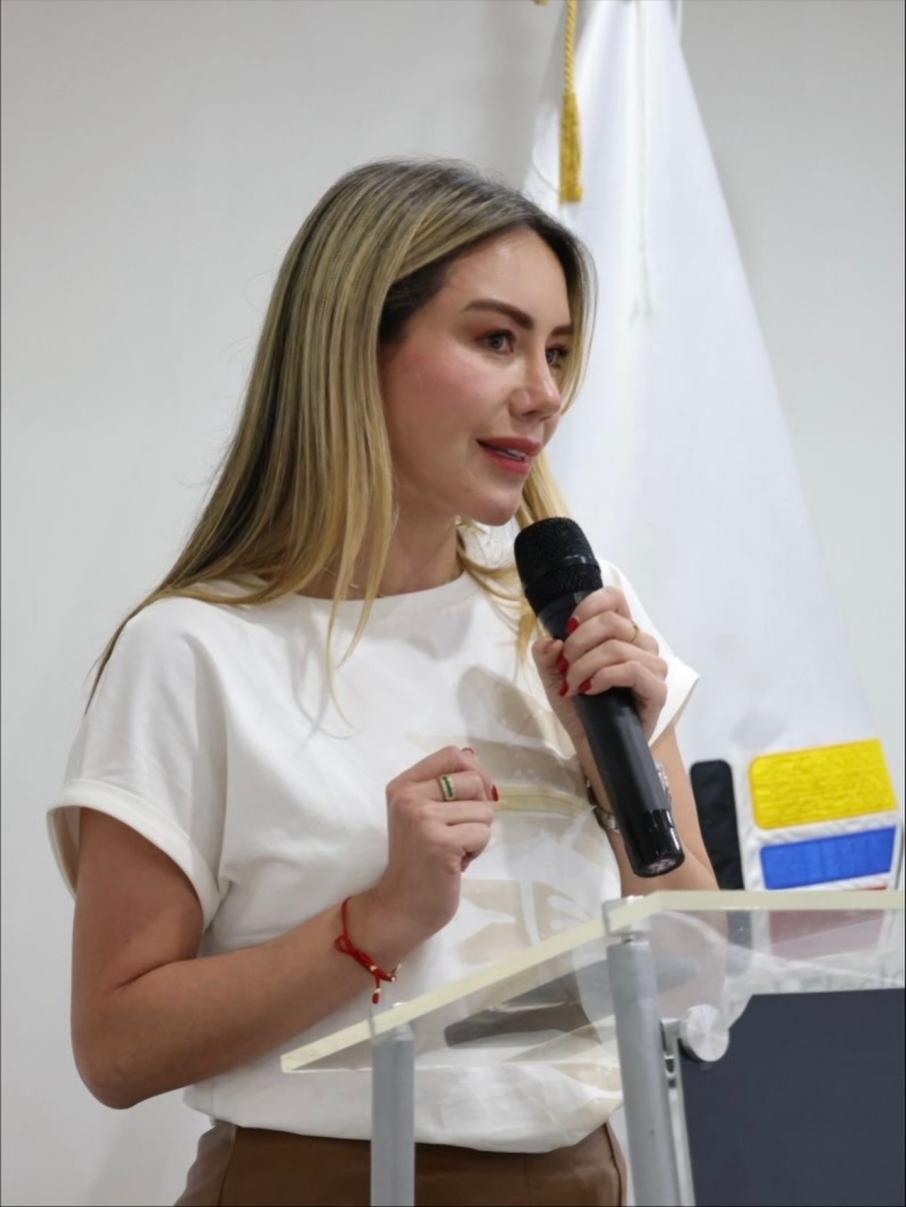 Gloria Díaz candidata.