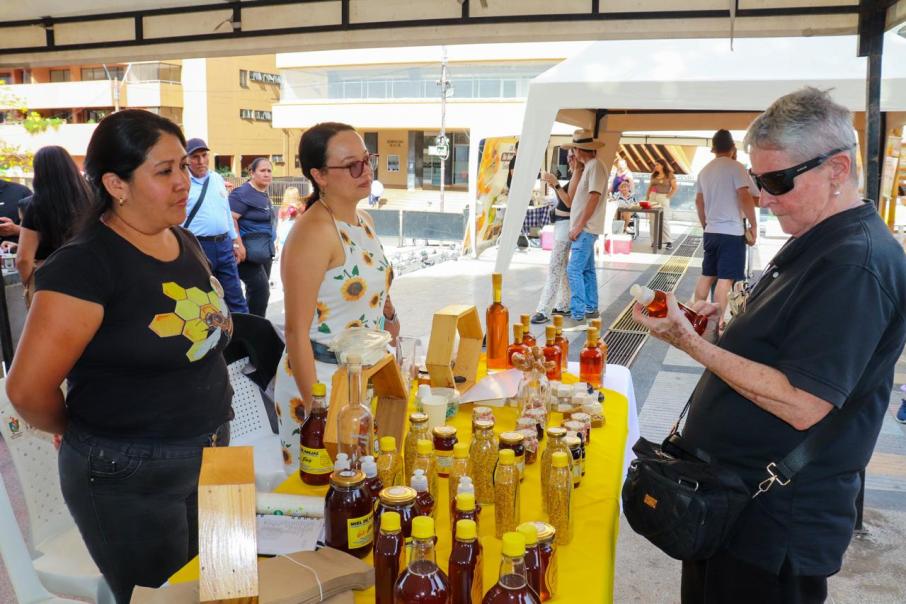 Feria de la miel y sus derivados realizada en Ibagué