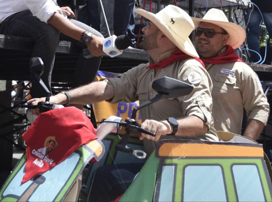 ¿Se usaron recursos públicos? Concejal César Franco pide explicaciones por comparsa de la Secretaría de Desarrollo Rural en el desfile de San Juan