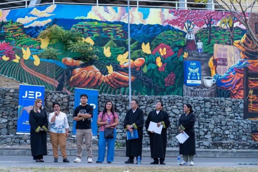 Víctimas y exintegrantes de las Farc inauguraron mural de memoria en el Parque Deportivo de Ibagué