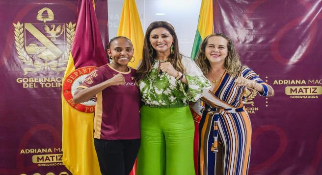 Adriana Magali Matiz con Ingrit Valencia