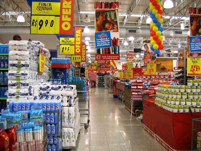 Se  destaca que la categoría de bebidas ha tenido una gran contribución en este escenario, con un aumento en el monto gastado de 14 % en 2023 a 16 % en el año siguiente. 