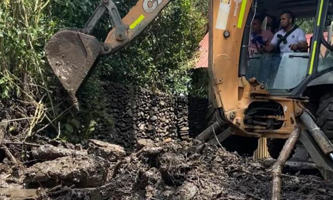 Maquinaria amarilla en los corregimientos de Ibagué