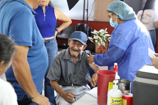 En la jornada también vacunaron a los loteros