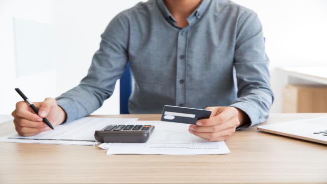 La decisión resalta que el acceso a servicios financieros no es un privilegio, sino una condición necesaria para ejercer otros derechos y garantizar la reincorporación social de quienes cumplieron con su condena. 