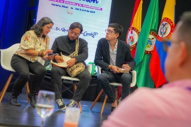 El ministrpo de Educación Daniel Rojas se reunió con secretarios del ramo de distinta regiones del país.