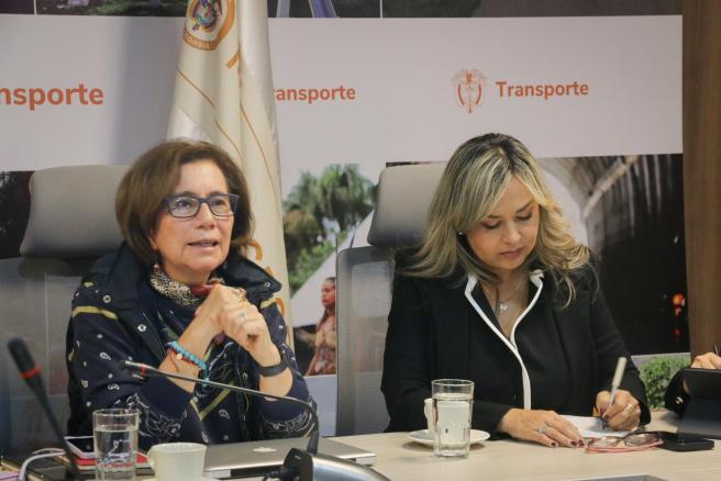 Visita de la alcaldesa Johana Aranda con el Min Transporte.