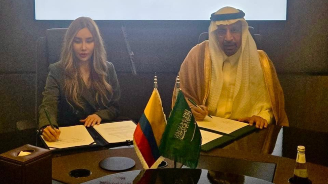 La ministra de Comercio, Industria y Turismo, Diana Marcela Morales Rojas, y el ministro de Inversiones de Arabia Saudita, Khalid al-Falih, firmaron Memorando de Entendimiento.