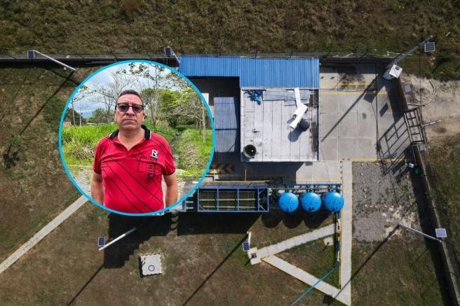 El hombre señala que tiene el historial de todo el proceso clínico.  