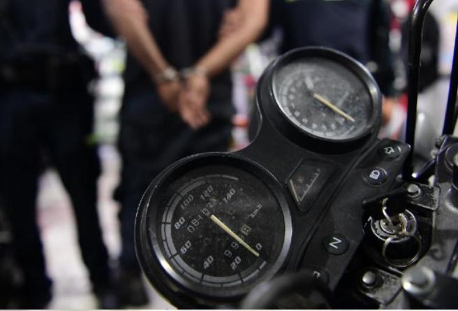 Motos