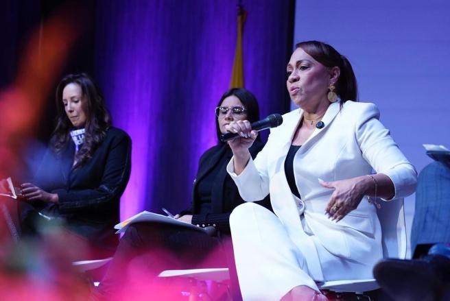 Marelén Castillo, presidente de la Comisión de la Mujer del Congreso.