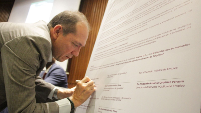 El ministro Antonio Sanguino firmó la "Alianza por el Empleo Inclusivo" 