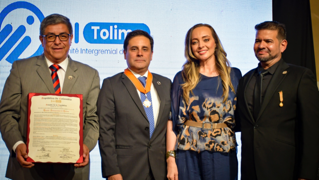 De izquierda a derecha:  Véliz Alfonso Mejía Ramírez, vicepreside CI Tolima,  Efraín Valencia Andrade, presidente CI Tolima,  Ana Paola Agudelo , primeravVicepresidenta del Senado,  Arturo Parra Huertas, secretario General CI Tolima.