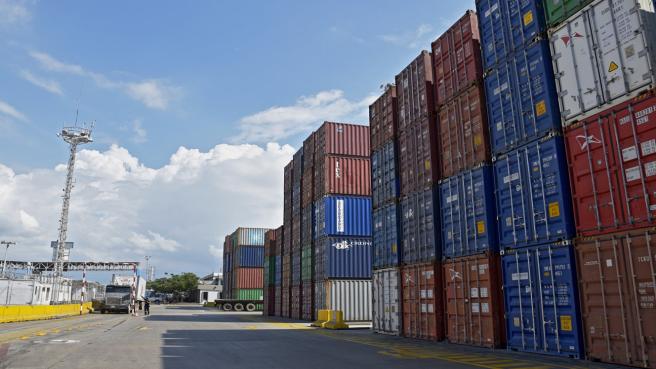 La Ministra subrayó que la adopción del gravamen es proporcional, transitoria y revisable, y tiene como propósito mitigar los efectos económicos derivados de la decisión ecuatoriana, sin que ello implique renunciar al diálogo ni a la búsqueda de una solución negociada en el marco de los canales diplomáticos e institucionales.