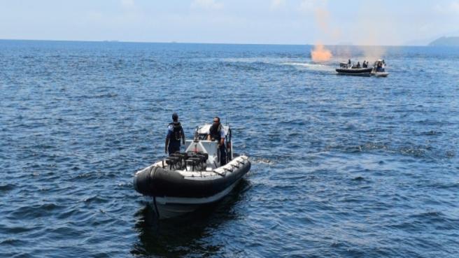 Labores de cooperación marítima para interceptar tráfico de drogas.