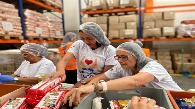 Desde el Banco de Alimentios se <lita la ayuda que eñl BBVA lleva a los damnificados del Córdoba y el Caribe.