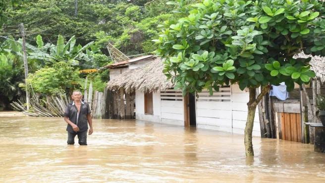 Sobre la presunta orden de eliminar los diques y compuertas ubicados en las zonas inundadas en Córdoba, la Contraloría expresa su preocupación de que ello se haga sin verificar primero si éstos tienen o no estudios hidráulicos y debida autorización de instalación y funcionamiento de la autoridad ambiental y demás competentes. 