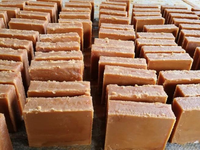 Desde diciembre de 2024, Fedepanela ha venido adelantando un seguimiento permanente a la problemática relacionada con la práctica ilegal de derretir azúcar para comercializarla como panela, una actividad conocida como “derrite”.