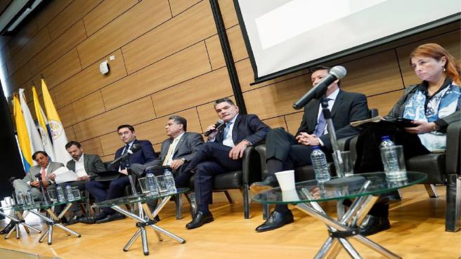 El procurador general de la Nación, Gregorio Eljach, intervino en el foro sobre elecciones en la U. Javeriana.