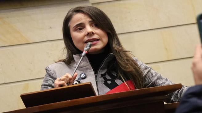 Esmeralda Hernández, senadora.