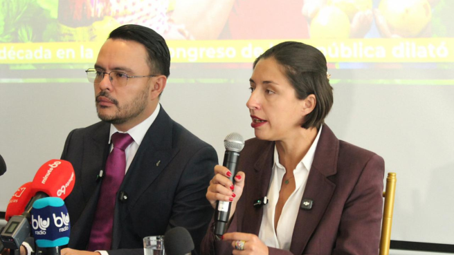 FElipe Harman, director de la ANT y Martha Carvajalino, ministra de Agricultura.