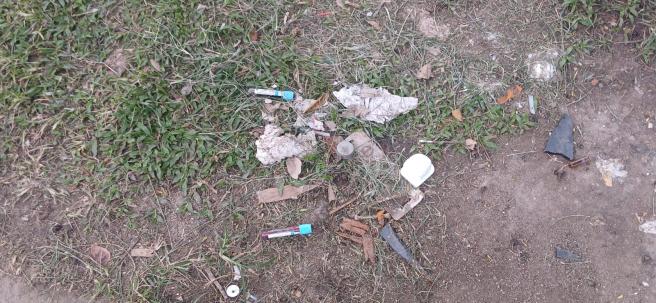 sanitaria y ambiental.Ante la situación, habitantes del sector hicieron un llamado a entidades como la Secretaría de Salud, la autoridad ambiental y organismos de control para que verifiquen la denuncia, adelanten inspecciones y determinen si existe un manejo inadecuado de residuos peligrosos en la zona. Mientras tanto, piden una pronta intervención para evitar posibles afectaciones a la salud pública y al medio ambiente.