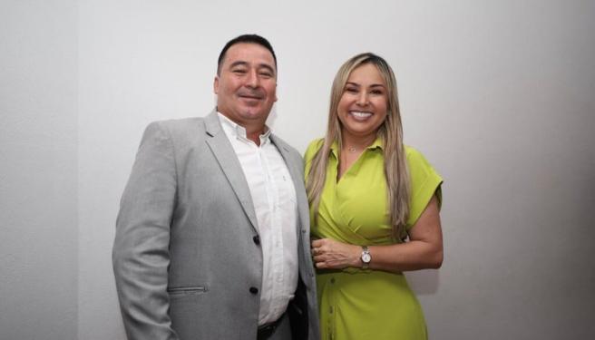 Nelson Hurtado y alcaldesa Johana Aranda
