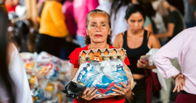 Programa 'Pan de Vida' llegó a la Ciudadela Simón Bolívar con ayudas alimentarias para adultos mayores