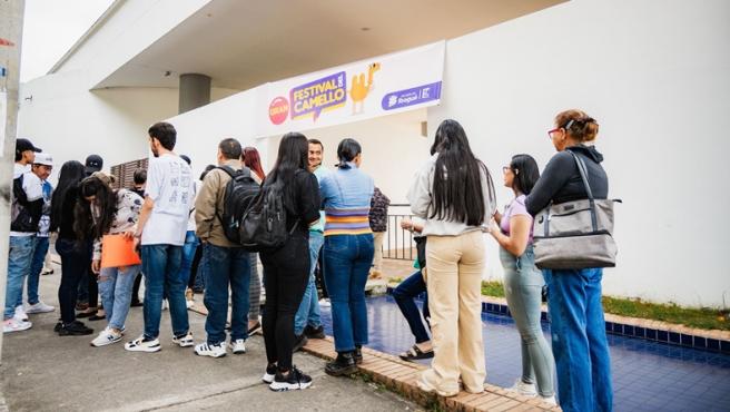 Tras el más reciente informe del DANE, el analista Alejandro Rozo advirtió que la alta dependencia de la contratación estatal mantiene vulnerable el empleo en la ciudad.