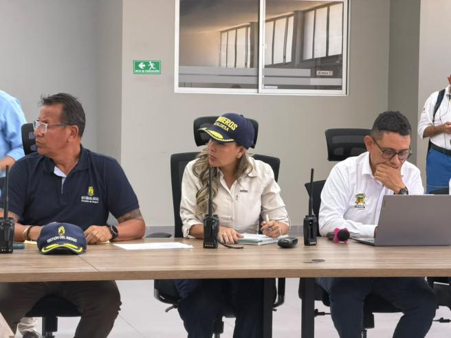 La Alcaldía confirmó las decisiones adoptadas para proteger a la ciudadanía mientras avanzan las evaluaciones de infraestructura y el monitoreo de posibles afectaciones.