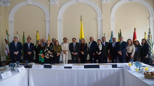 La reunión entre gremios y congresistas   concluyó con una agenda que combina asuntos legislativos, económicos y sociales de corto y mediano plazo: presupuesto, Plan Nacional de Desarrollo, seguridad, inversión, reconstrucción y energía.