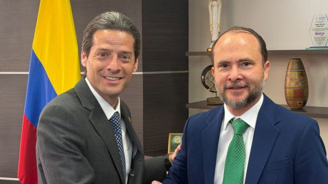El ministrode Conercio, Indusyria y Turismo, Mauricio Gómez posisionó a Manuel Fernández Ariza, como nuevo presidente de Bancoldex