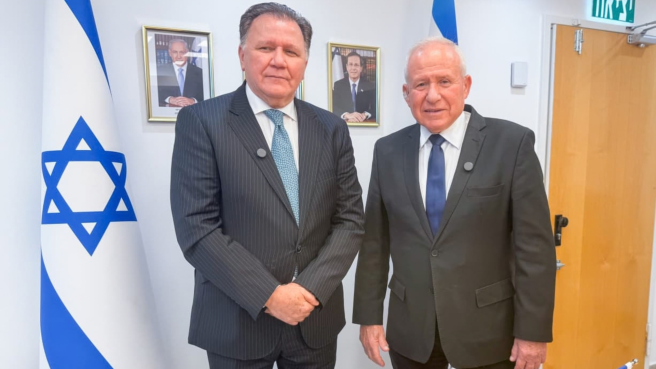 Indalecio Dangopnd y Avi Dichter, ministros de Agricultura de Colombia e Israel