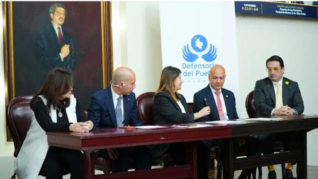 Según cifras de la Defensoría del Pueblo, las mujeres ocupan apenas el 34,52 % de las magistraturas de las altas cortes.
