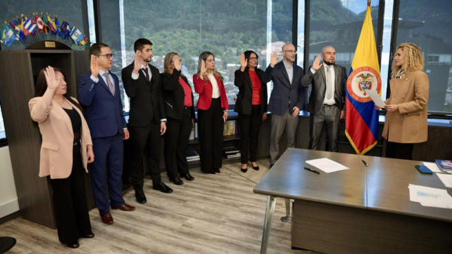 La ministra del Trabajo tpmpo jramebto a avrios directores regionaloes, entrrfe llos a Yinet Valederrama del Tolima